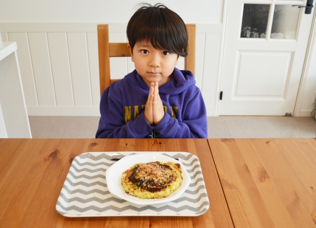 年齢とともに減少する「家族との共食」―子どもが一人で食べる背景とは？